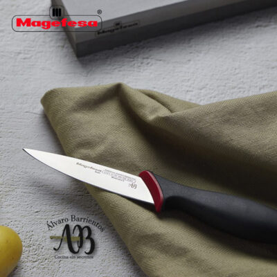 Cuchillos de cocina MAGEFESA ALVARO BARRIENTOS, Set 3 cuchillos PELADOR, SANTOKU, CHEF, Acero inoxidable de alta calidad, con mangos antideslizantes de fácil manejo.