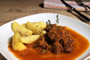 RECETA GOULASH Húngaro de TERNERA, una exótica receta de GOULASH de ternera deliciosa, cocinada con la innovadora EasyExpress de MAGEFESA