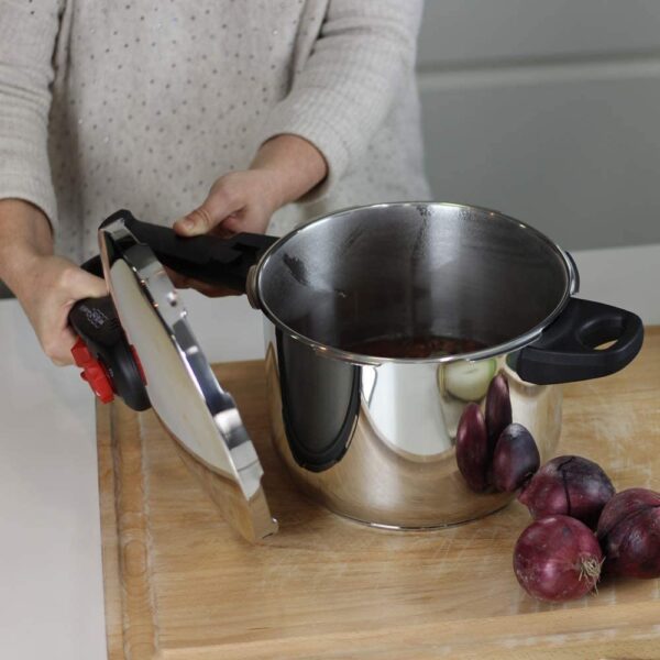 MAGEFESA QUALIX Olla a presión Super rápida de fácil Uso, Acero Inoxidable 18/10, Apta para Todo Tipo de cocinas, Incluido inducción. (6L)
