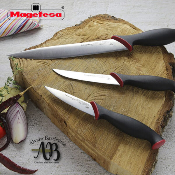 Cuchillos de cocina MAGEFESA ALVARO BARRIENTOS, Set 3 cuchillos PELADOR, UNIVERSAL, TRINCHADOR, Acero inoxidable de alta calidad, con mangos antideslizantes de fácil manejo.